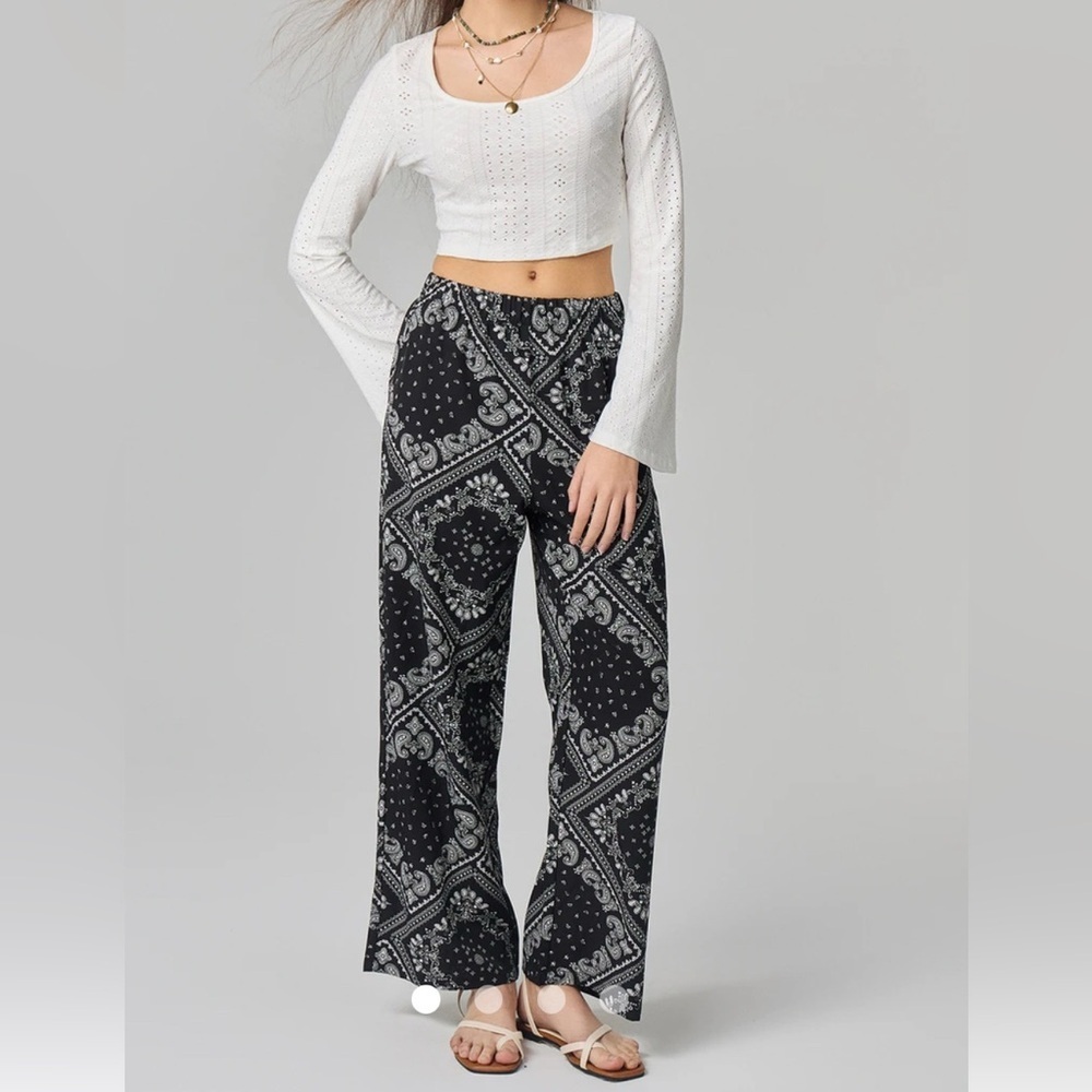 Monteau Los Angeles Paisley Print Pants - Picture 2 of 6